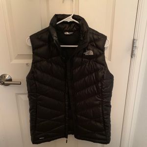 Black north face vest